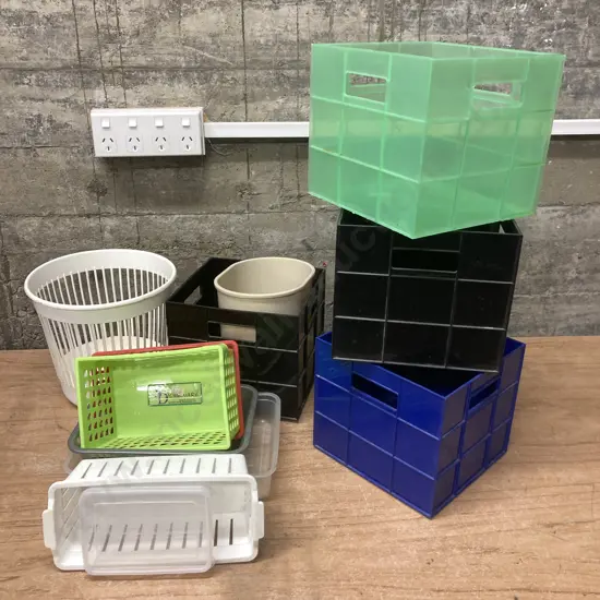 Assorted Plasticware